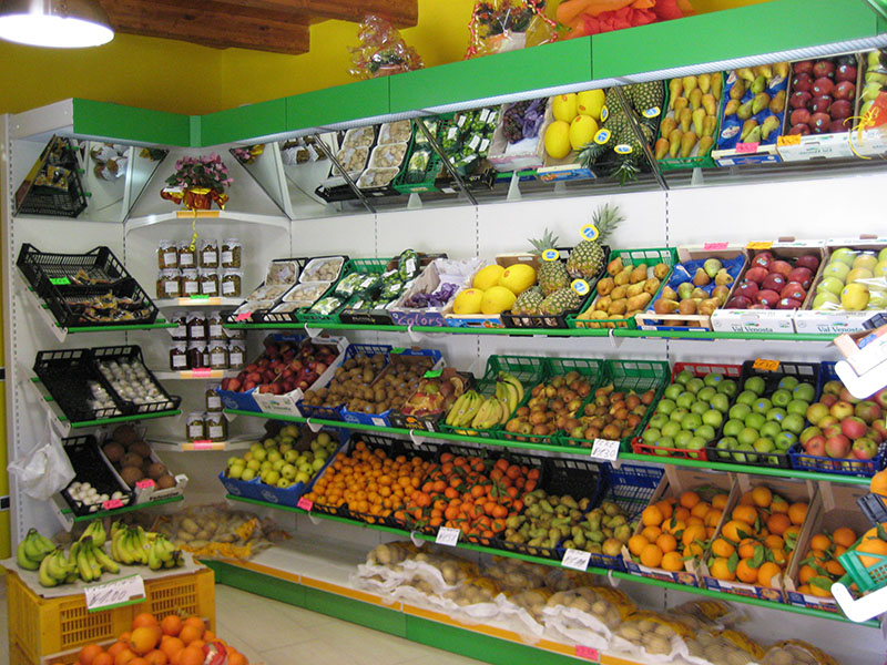 scaffale frutta e verdura