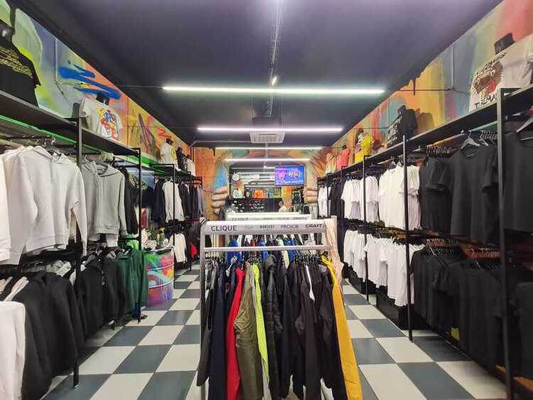 abbigliamento con percorso del cliente