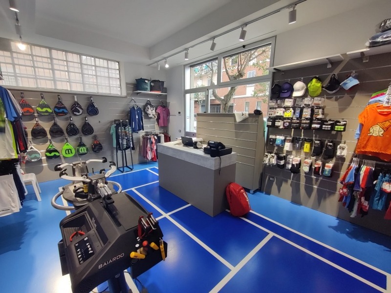 arredamento negozio sportivo