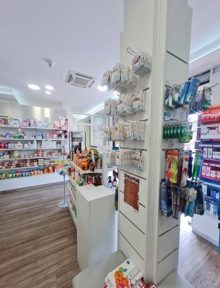 arredamento-per-farmacia-scaffali