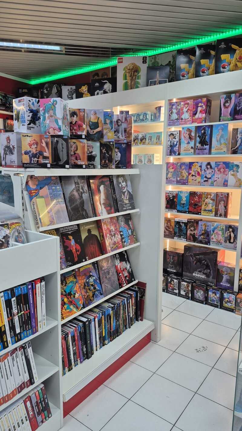 gondola-centrale-arredo-fumetteria