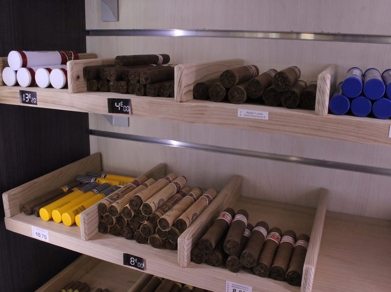 pannello dogato per arredamento tabaccheria
