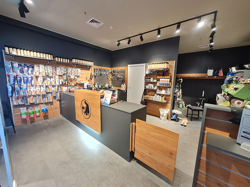 Banconi negozi su misura: come scegliere il banco cassa ideale