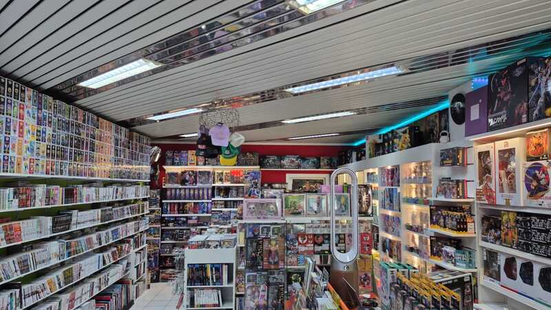 arredo-fumetteria-bolzano-tana-delle-tigri