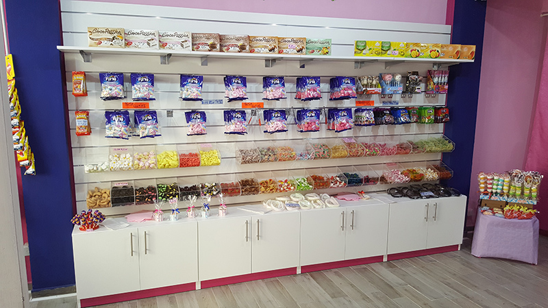 Arredamento negozio di caramelle Pavia