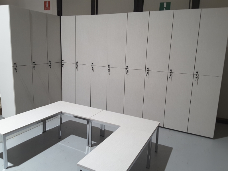arredamento-spogliatoi-palestra-armadietti